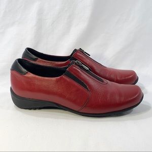 Munro American Red Leather Slip On Top Zip Casual